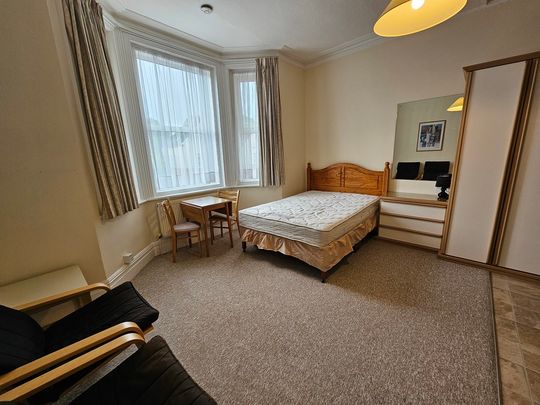 Westby Road, Bournemouth - Photo 1