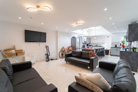 8 bedroom house to rent - Photo 2