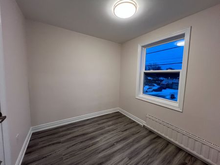 For Lease - 1324B GERRARD Street Unit# APT 1, Toronto, Ontario - Photo 2