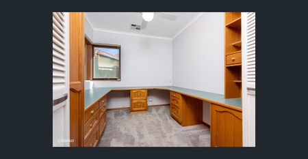 Family Home! - Photo 5