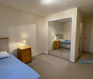 3 bedroom flat to rent - Photo 2