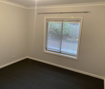 Fresh paint and carpet - Large Five Bedroom Home - Photo 6