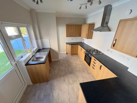 High Street, Lee-On-The-Solent, Hampshire, PO13 - Photo 5