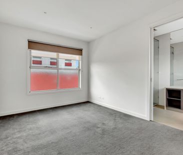 1/3 Prince Street, Essendon North VIC 3041 - Townhouse For Rent | D... - Photo 6