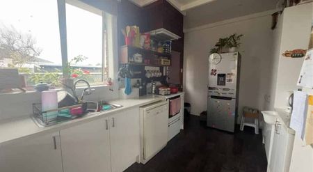 Family Home in Gladstone - Photo 3