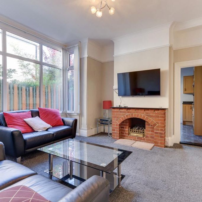 4 bedroom terraced house to rent - Photo 1