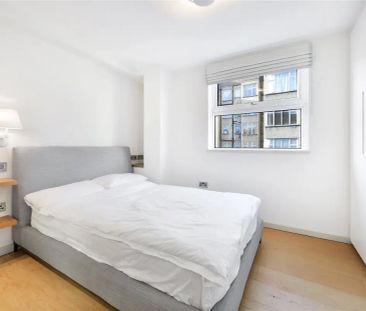 3 bedroom flat in London - Photo 2