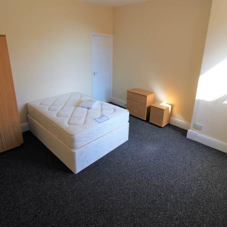 1 bedroom in a house share to rent - Photo 1