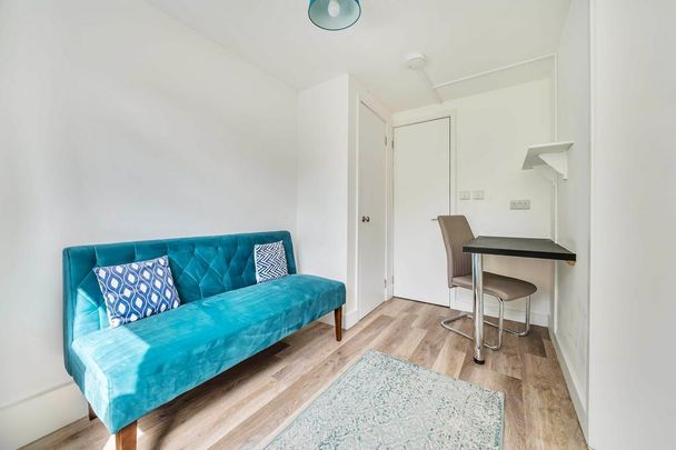 6 bedroom semi-detached house to rent - Photo 1