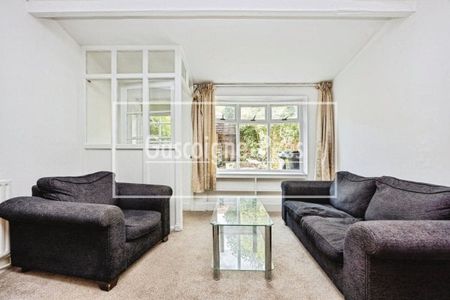 Town Centre Farnham - Photo 3