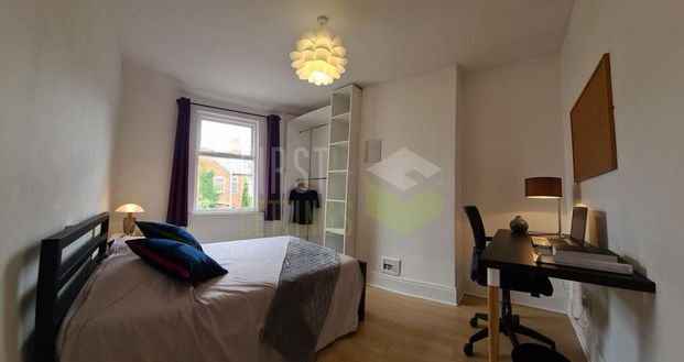 4 bedroom terraced house to rent - Photo 1