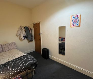 4 Bed Flat, A, B29 - Photo 1