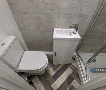 1 bedroom in a house share to rent - Photo 6