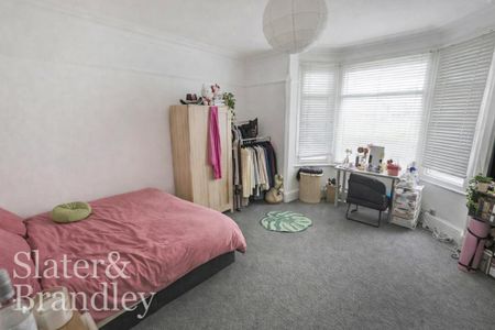 3 bedroom terraced house to rent - Photo 2