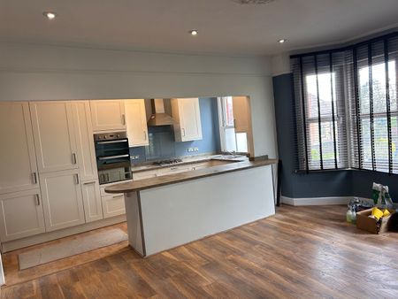 2 Bed Maisonette, Red Post Hill, SE24 - Photo 3