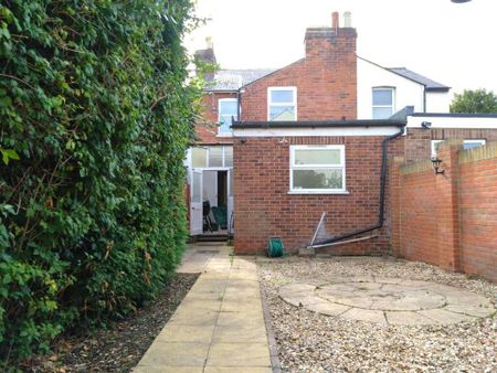 3 bedroom terraced house to rent - Photo 3