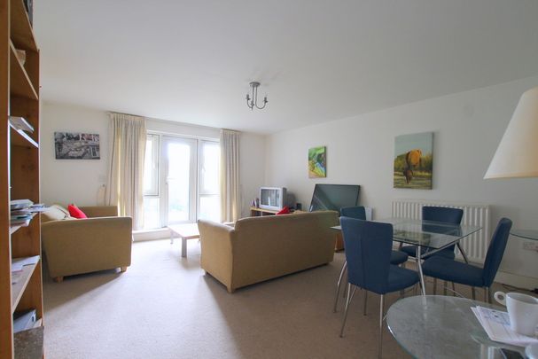 2 Bedroom Apartment, Carrington House, Montague Road, London SW19 - Photo 1