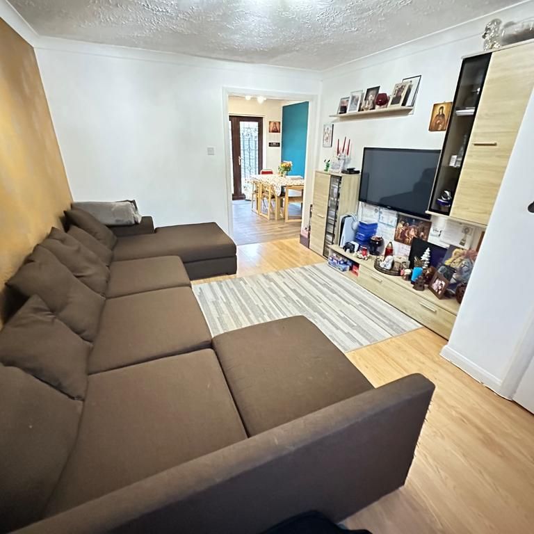 3 bedroom end of terrace house to rent - Photo 1