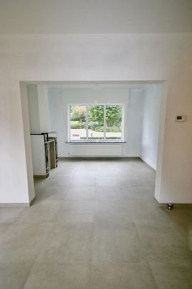 Woning met 4 slpk, tuin met terras en garage voor 1.175 EUR/mnd - Photo 1