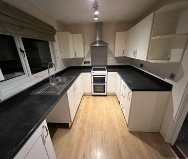 3 bedroom end of terrace house to rent - Photo 3