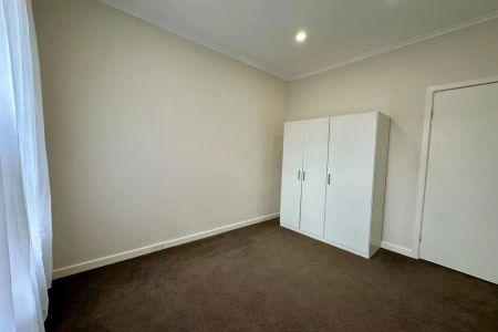 Well-Maintained Unit in Prime Kensington Gardens Location - Photo 2