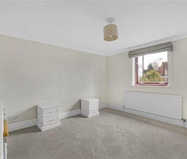 3 bedroom flat to rent - Photo 4