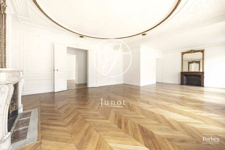 Tout savoir sur cet appartement dans le quartier Elysées-Madeleine, à Paris 8ème - Photo 5