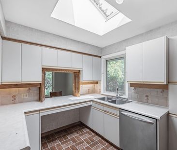 For Lease - 82 Ravenscrest Drive, Toronto, Ontario - Photo 2