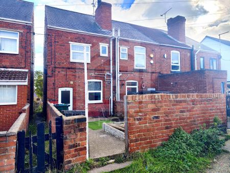 3 bedroom terraced house to rent - Photo 4