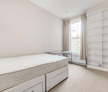 5 bedroom flat in London - Photo 1