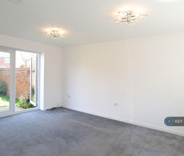 3 bedroom detached house to rent - Photo 2