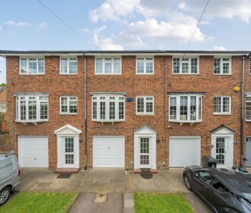 4 bedroom terraced house to rent - Photo 1
