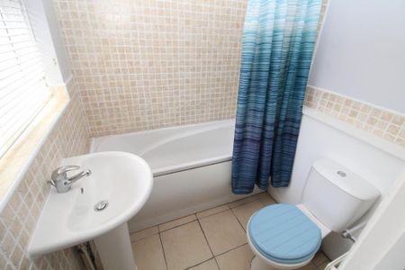 2 bedroom terraced house to rent - Photo 2