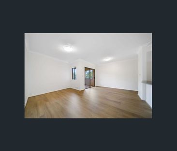 Renovated Spacious Apartment with 2 parking! - Photo 2