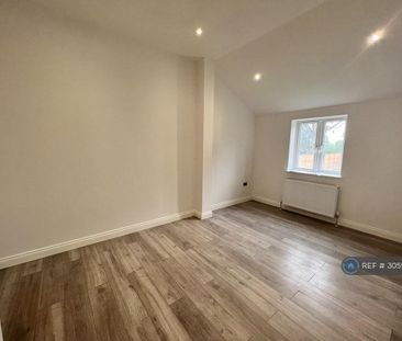 3 bedroom flat to rent - Photo 3