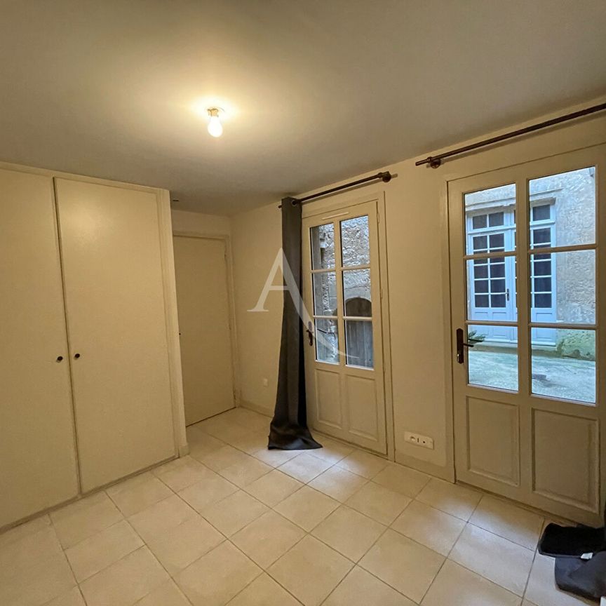 Location Appartement 2 pièces 42m² FONTENAY LE COMTE 85200 - Photo 1