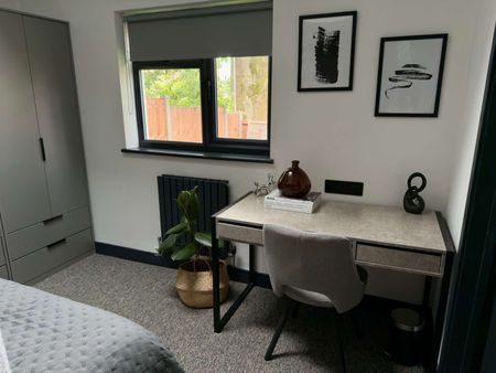 Brand-New All-Ensuite Urban Luxury House-Share - Photo 4