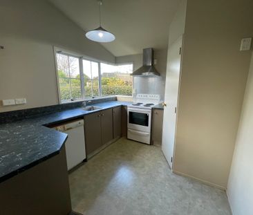 Easy Mahora living - Photo 5