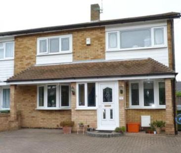 3 bedroom end of terrace house to rent - Photo 1