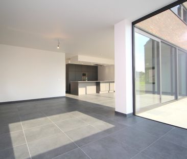 Halfopen woning met 3 slaapkamers en grote tuin! - Foto 1