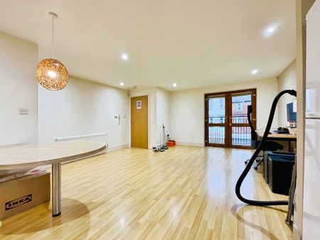 1 bedroom Apartment to let - Photo 3