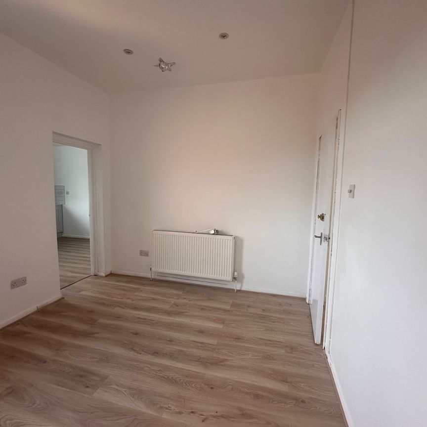 2 Bed Flat, Gregory Boulevard, NG7 - Photo 1