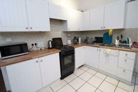 Room in a Shared House, Stafford Road, SO15 - Photo 4