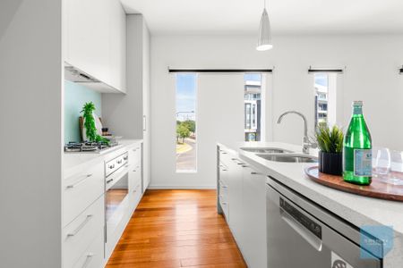 Please contact catie@sweeneyea.com.au for private inspections. - Photo 3