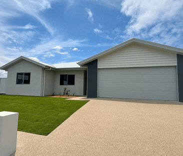 Brand-New Executive 4-Bedroom Home - Minutes from Innes Park Beaches - Photo 3