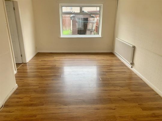 3 bedroom end of terrace house to rent - Photo 1