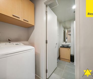 City Living Made Easy - 3-Bedroom Apartment on Queen Street - Photo 2