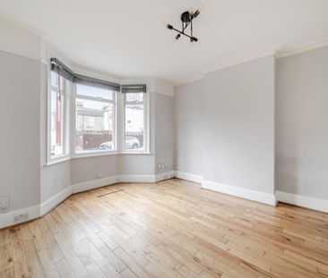 2 bedroom maisonette to rent - Photo 2