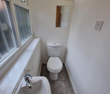 4 bedroom terraced house to rent - Photo 3