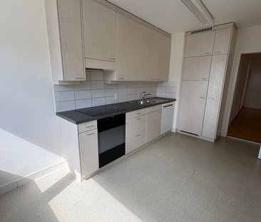 Helle und zentral gelegene 3.5 Zimmerwohnung im 4. OG - Foto 6